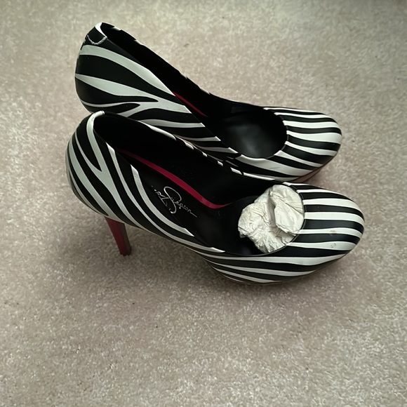 Heels - Picture 2 of 3